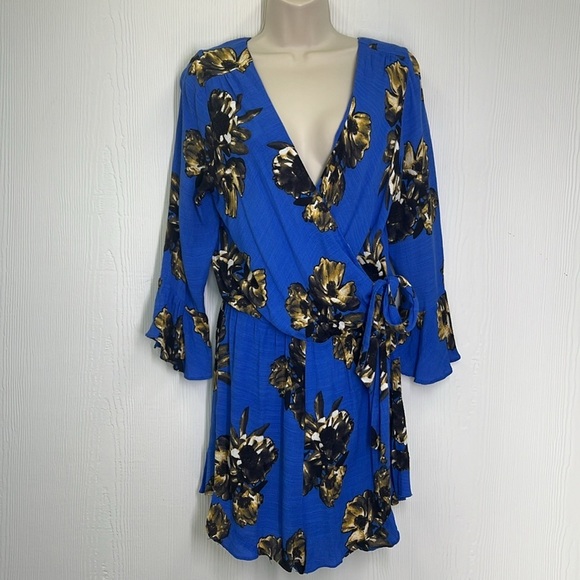 Free People - All The Right Ruffles Bright Blue Floral Short Romper Size Medium - Picture 3 of 13
